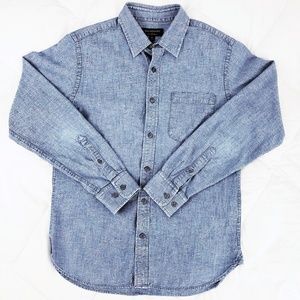 BANANA REPUBLIC Chambray Long Sleeve Button Down